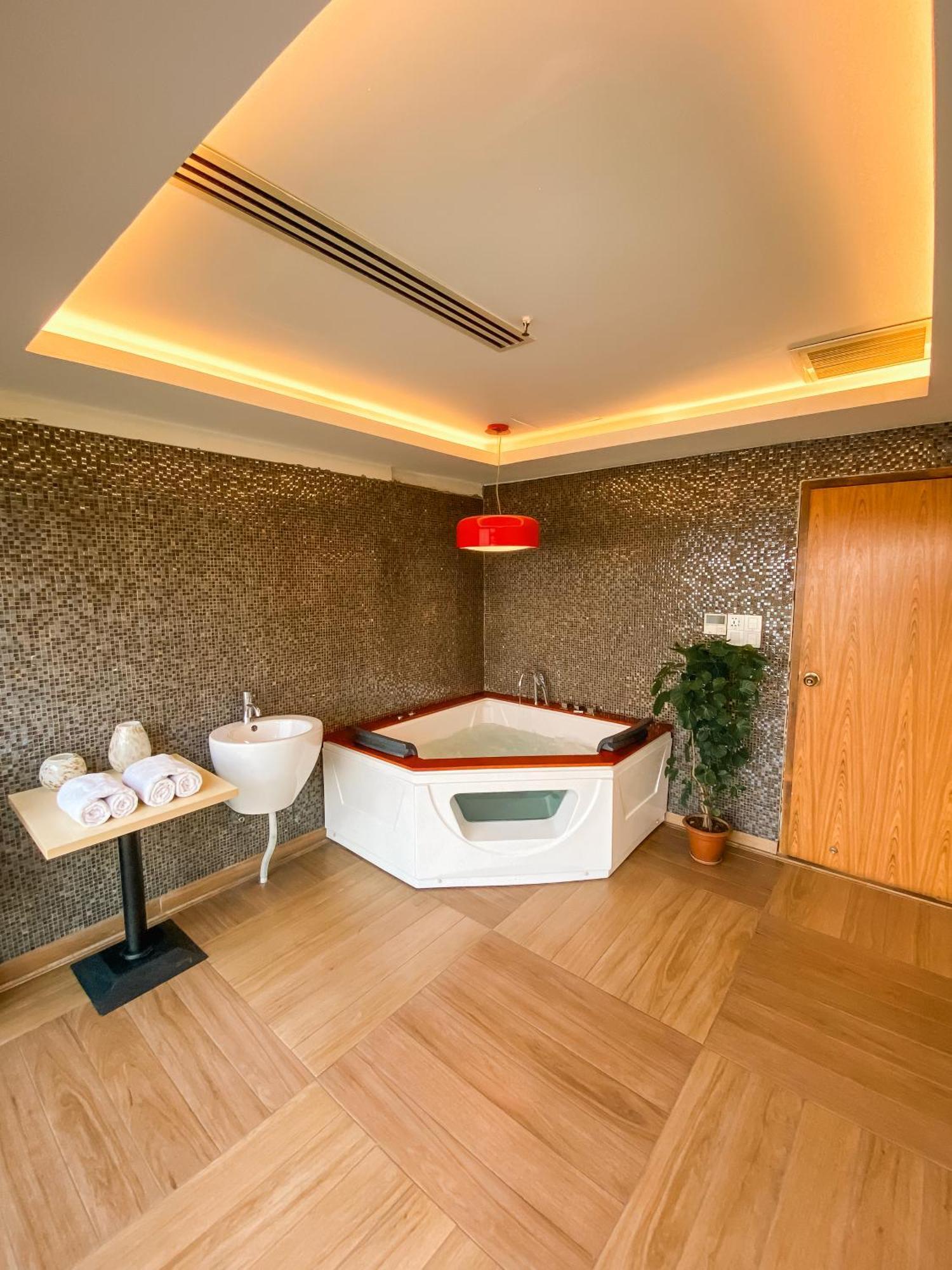 Coventina Lake Suites Dhaka Eksteriør billede